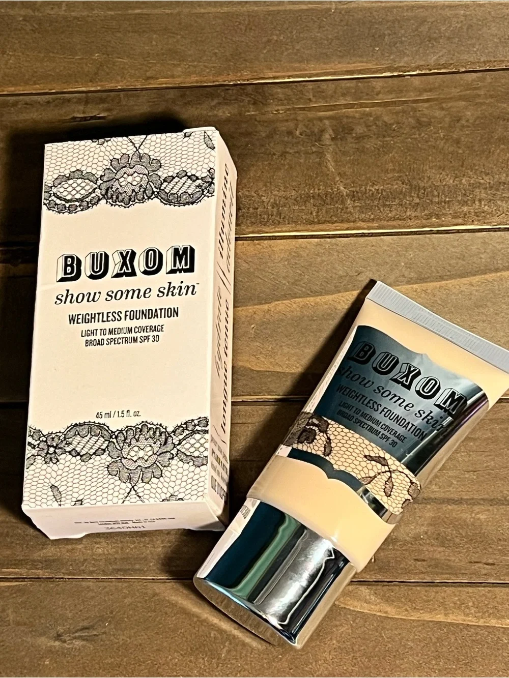 Buxom Show Some Skin Weightless Foundation -FAIR GAME- discontinued NIP